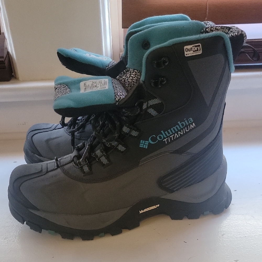 Columbia Titanium Gray and Blue Hiking Boots